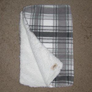 NEW (1) super soft n cozy UGG pillow Sham Gray Plaid